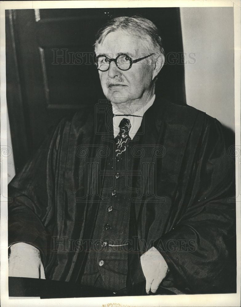 1935 Press Photo Justice Thomas W. Trehchard presiding - Historic Images