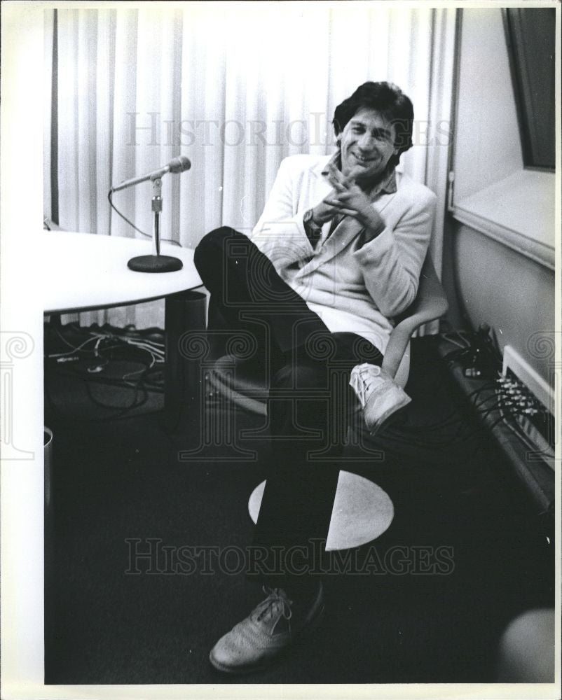 Press Photo Joey Travolta - Historic Images