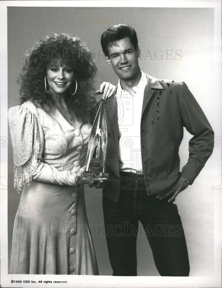 1990 Press Photo Randy Travis Reba McEntire - Historic Images