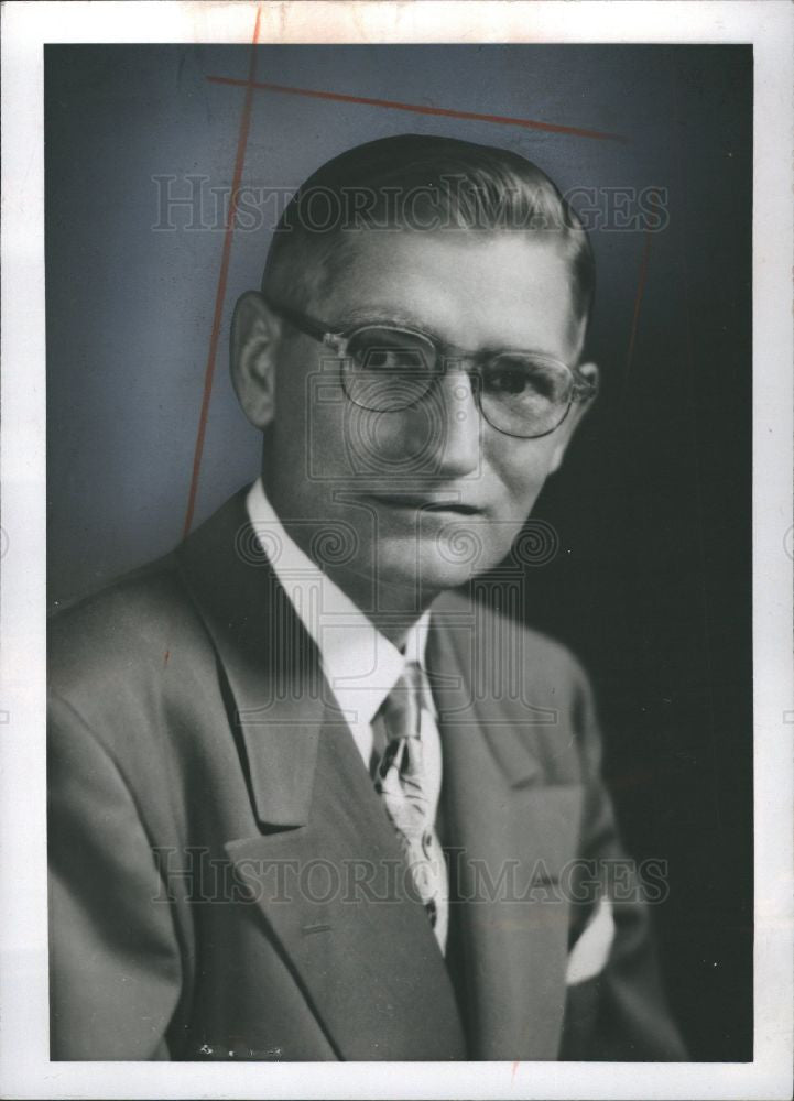 1963 Press Photo Leo G. Troche Asst VP Detroit Bank - Historic Images