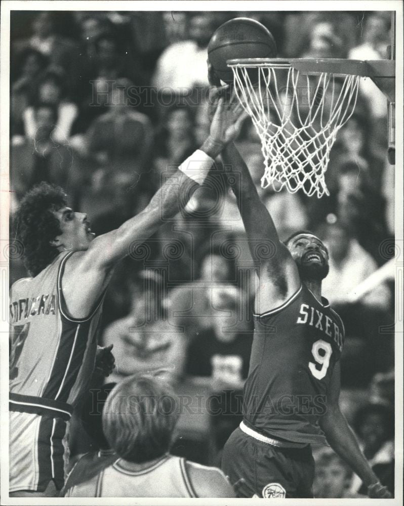 Press Photo Kelly Tripucka Lionel Hollins Pistons - Historic Images
