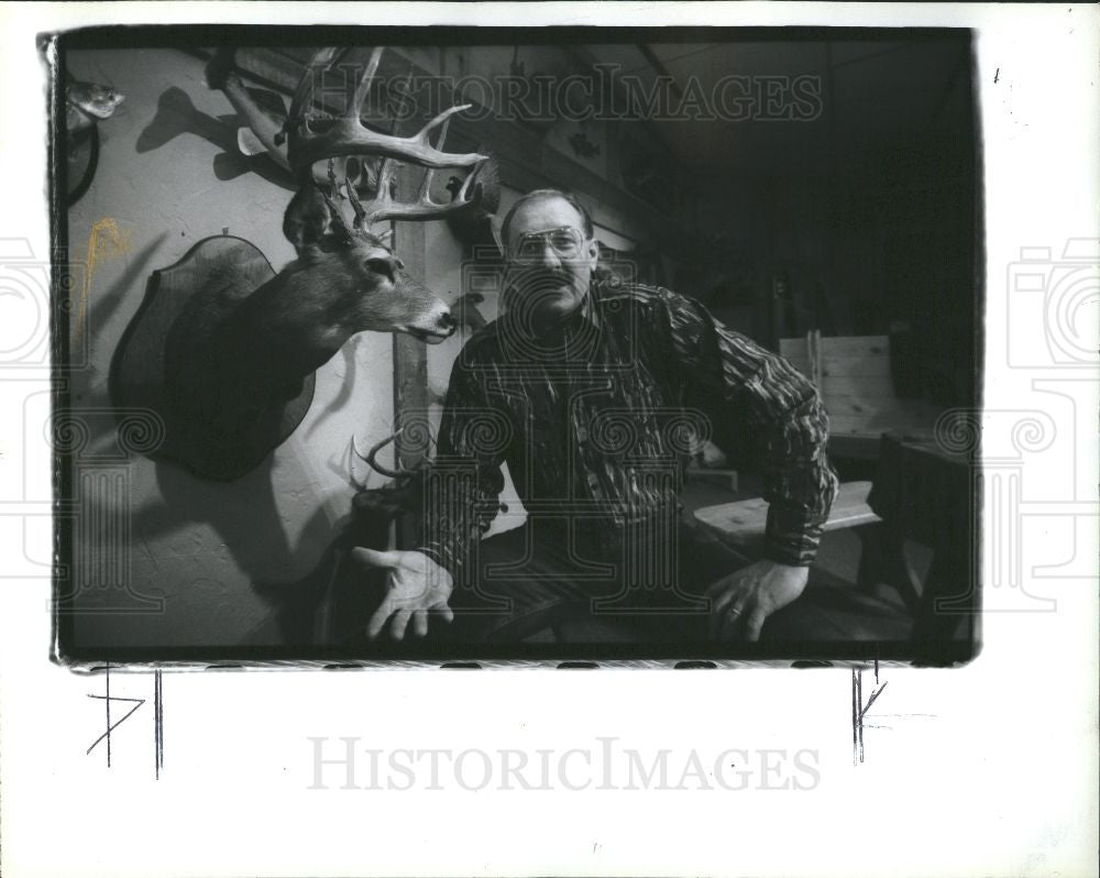 1992 Press Photo Fred Trost Sportsman Bath Museum TV - Historic Images