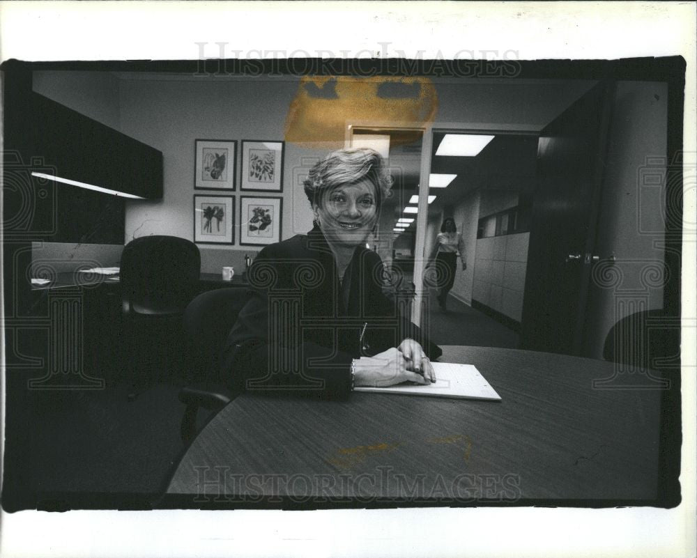 1990 Press Photo Judith R. Trepeck at her office - Historic Images