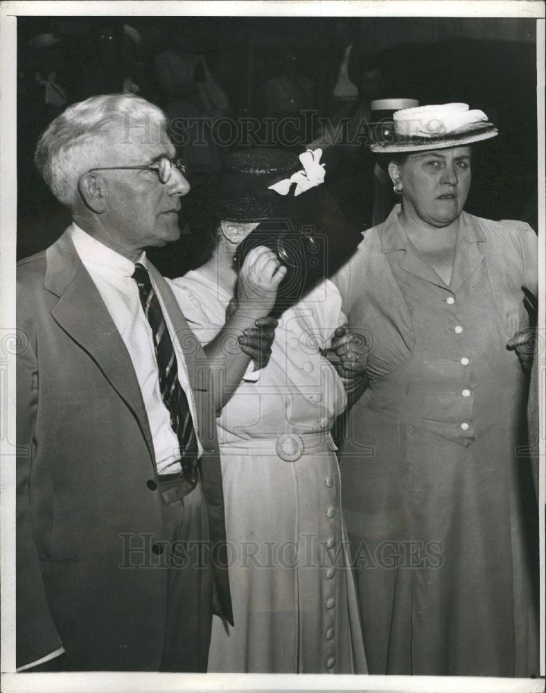 1942 Press Photo Mrs. Max Stipka and nurse - Historic Images