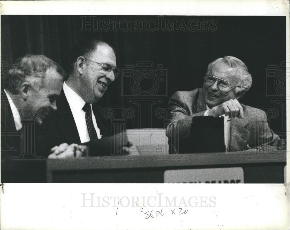 1989 Press Photo Roger Smith Chairman - Historic Images