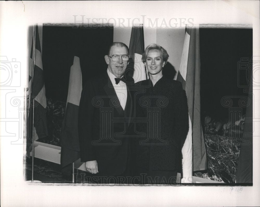1989 Press Photo Robert Stempel Chairman CEO GM - Historic Images