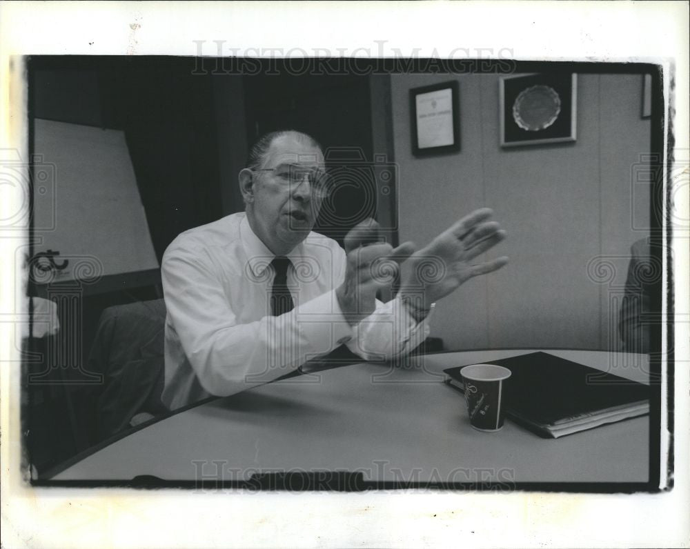 1991 Press Photo Robert Stempel Chairman CEO GM - Historic Images