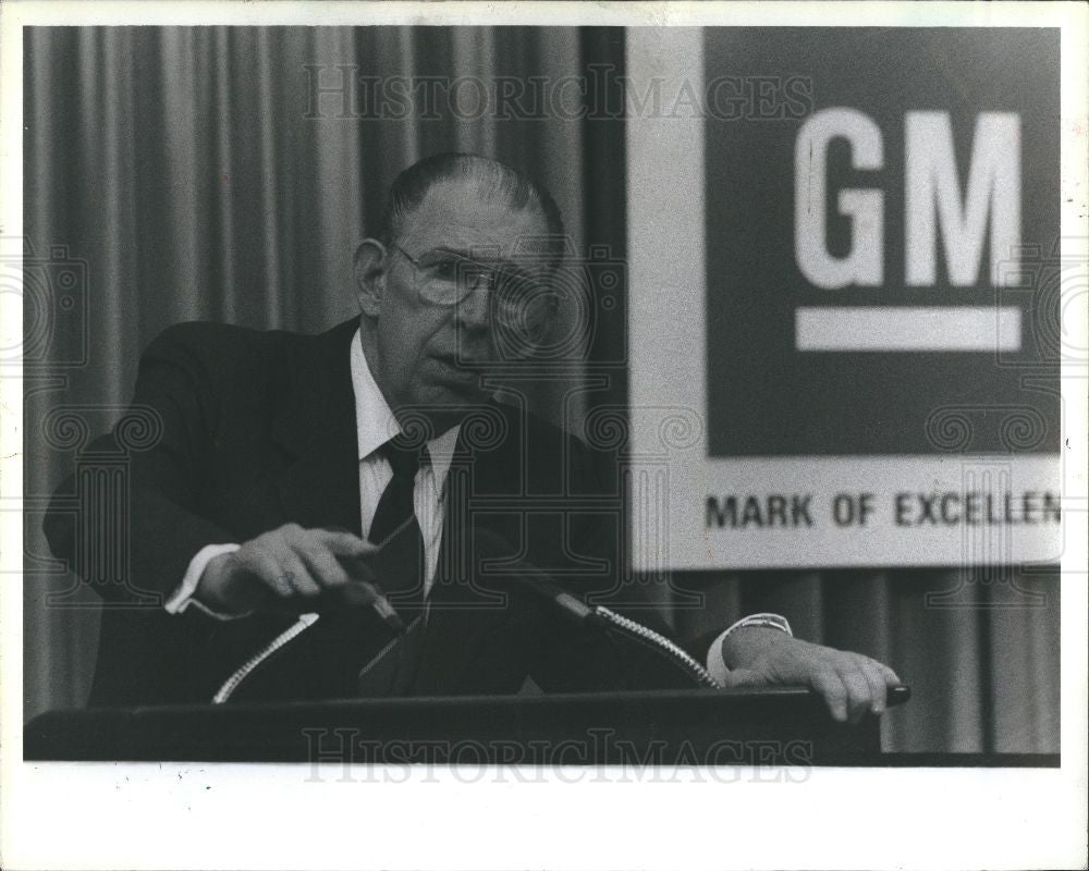 1992 Press Photo Robert Stempel, General Motors Corp. - Historic Images
