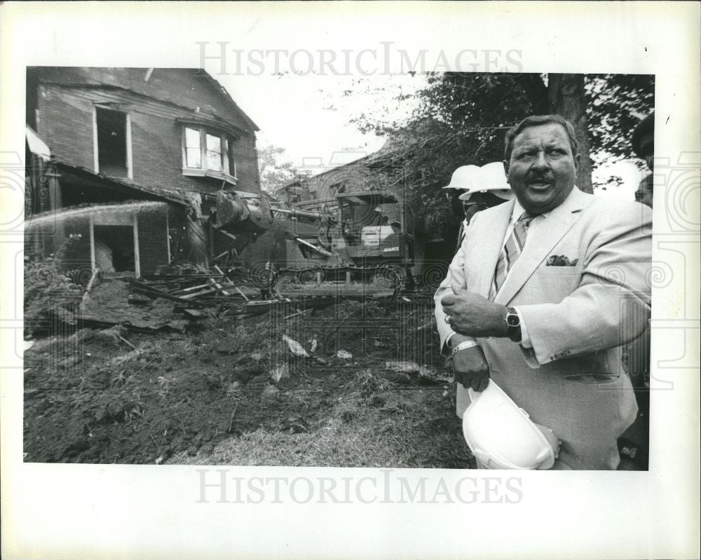 1985 Press Photo ROBERT BLACKWELL PLAYGROUND DEMOLITION - Historic Images