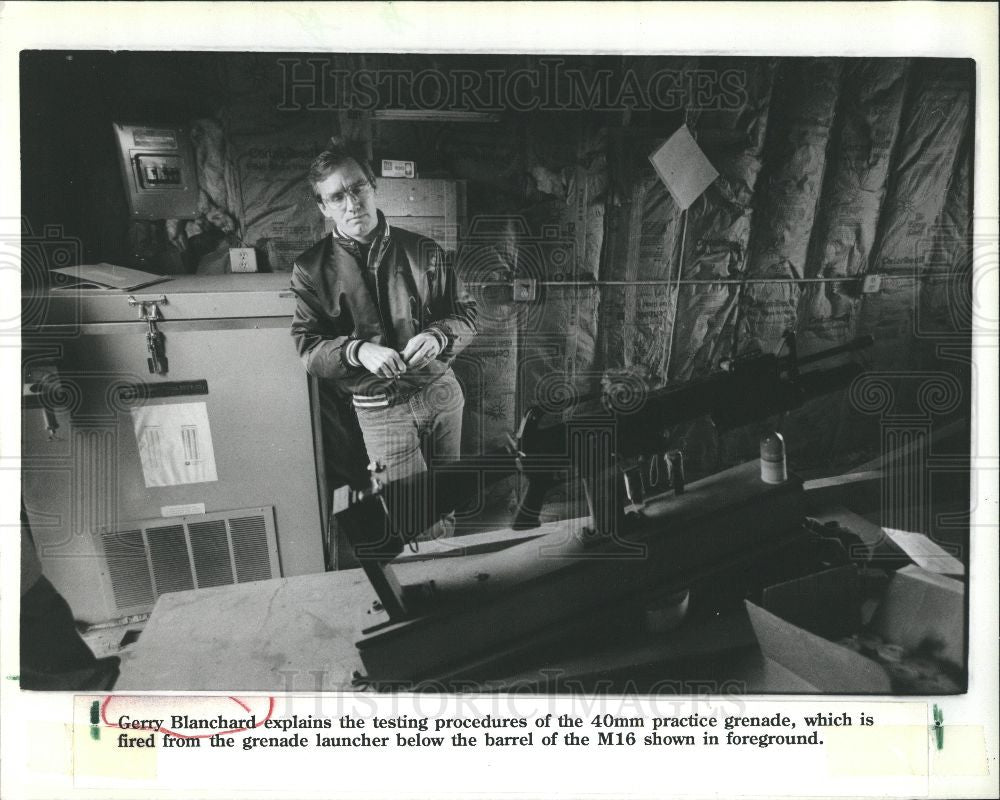 1988 Press Photo Gerry Blanchard 40 mm practice grenade - Historic Images