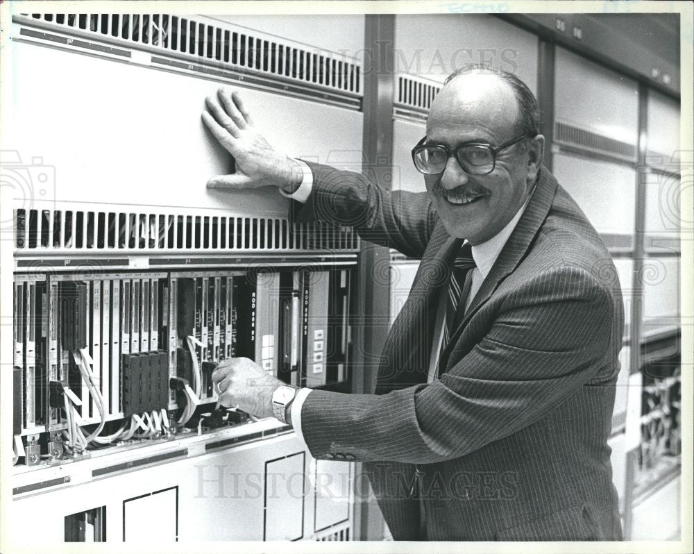 1984 Press Photo James Blake, president of Mobile co. - Historic Images