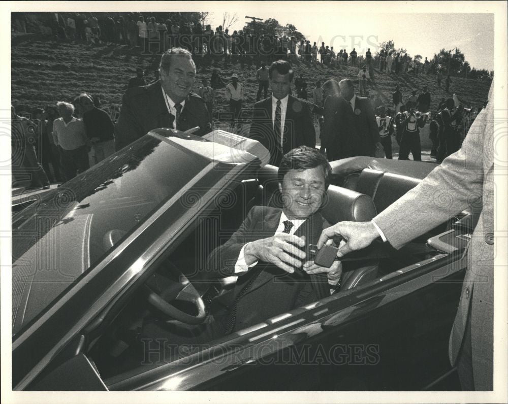 1987 Press Photo Governor James Blanchard Michigan - Historic Images