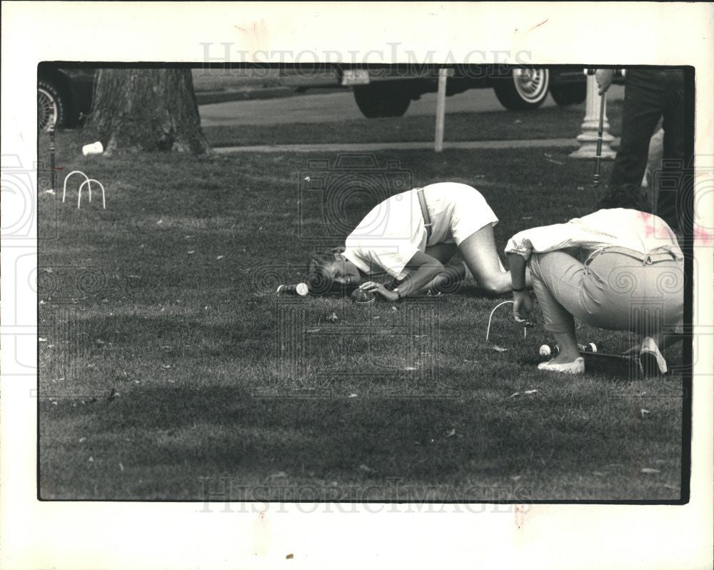 1987 Press Photo Debby Nicholaou Croquet Game Sport - Historic Images