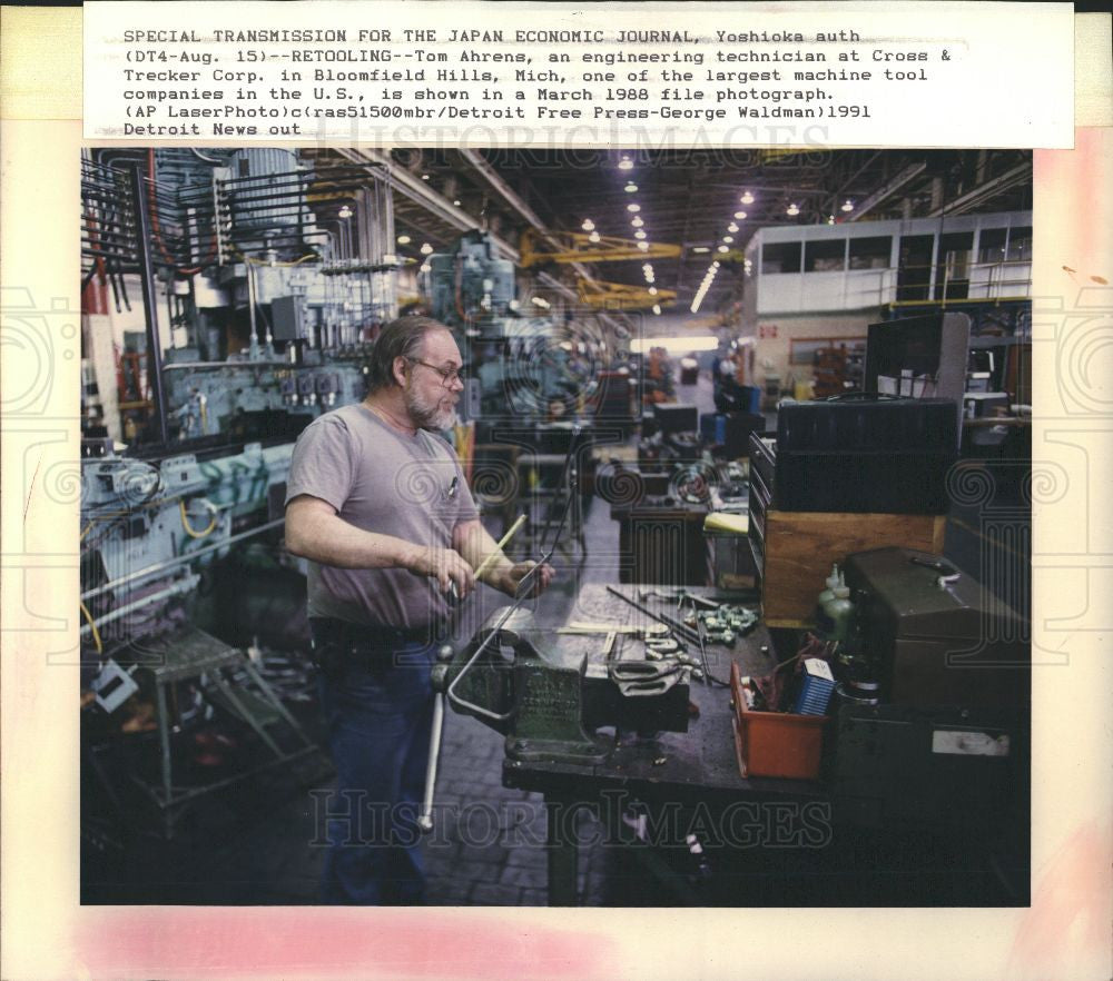 1988 Press Photo CROSS &amp; TRECKER Corp. - Historic Images