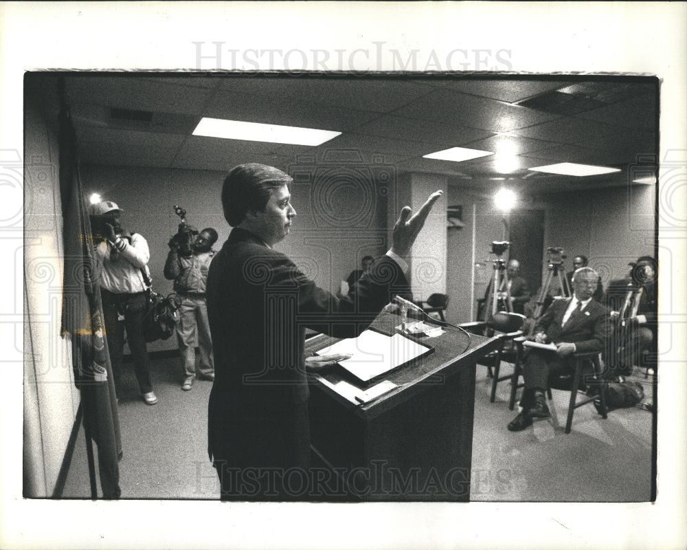 1990 Press Photo James Blanchard press conference plan - Historic Images