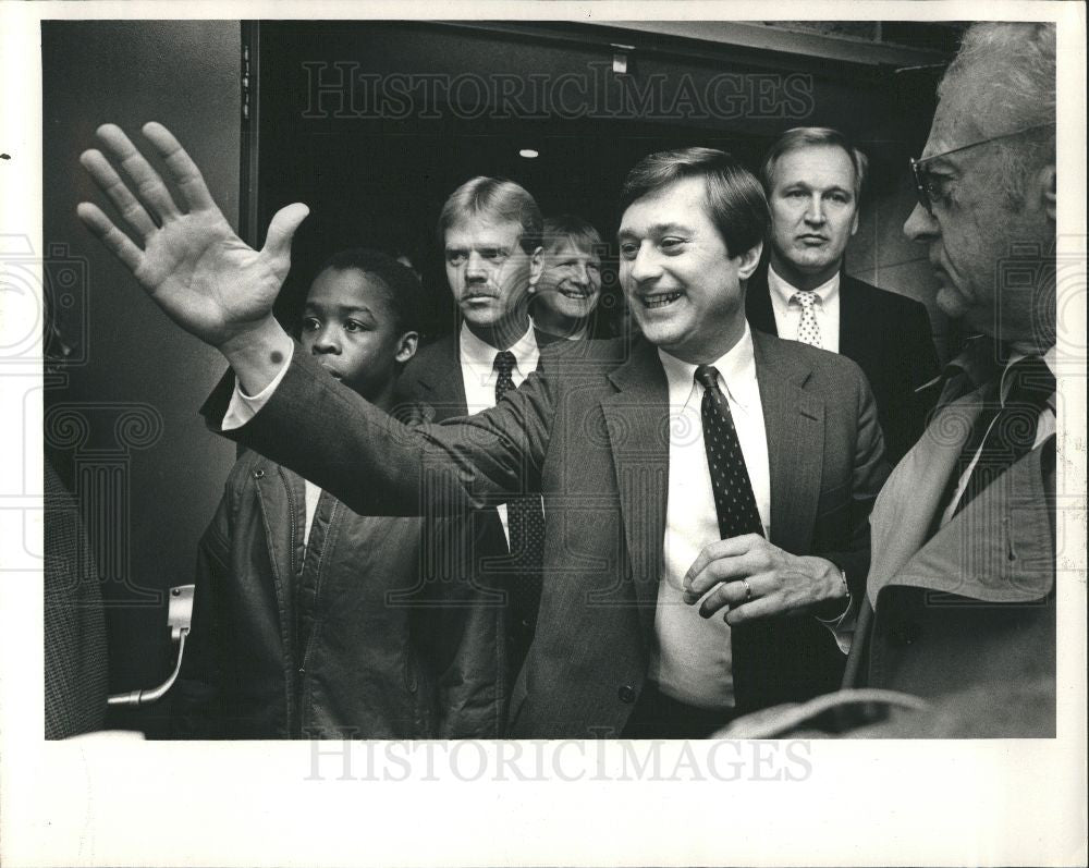 1986 Press Photo GOV. BLANCHARD FERNDALE H.S - Historic Images