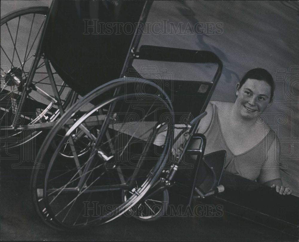 1966 Press Photo Jackie Todd disabled swim champ polio - Historic Images