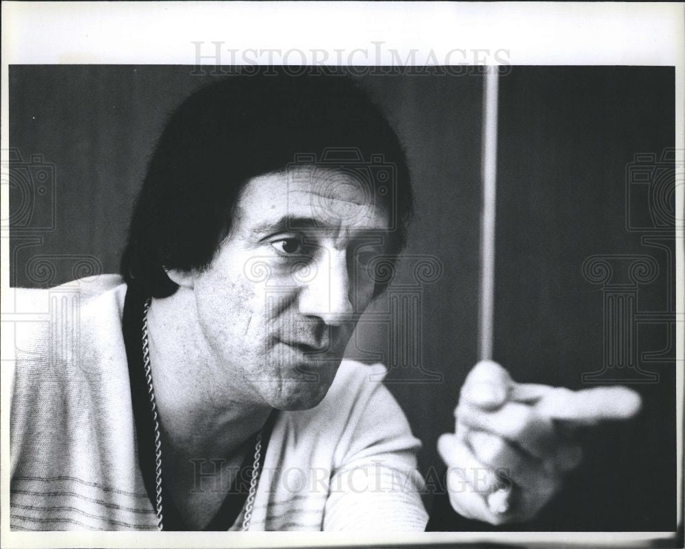 1979 Press Photo Dave Toma From Detroit Points Finger - Historic Images