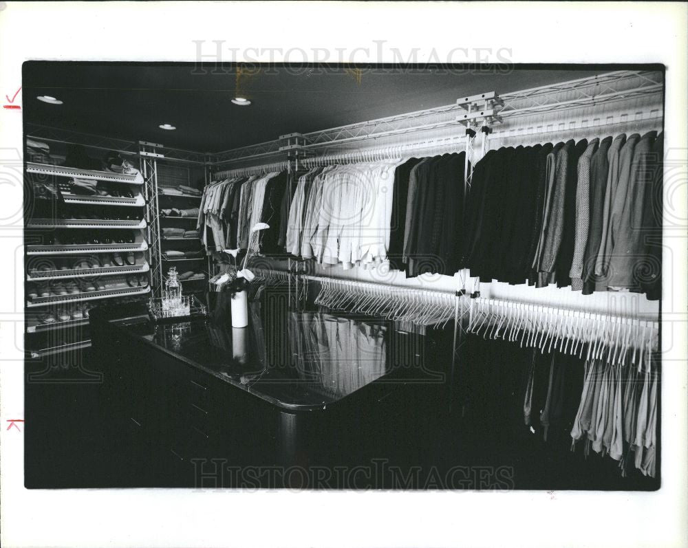 1990 Press Photo clothes closet Richard Clapper - Historic Images