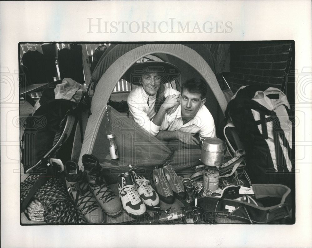 1989 Press Photo tent climbing equipment Detroit Africa - Historic Images