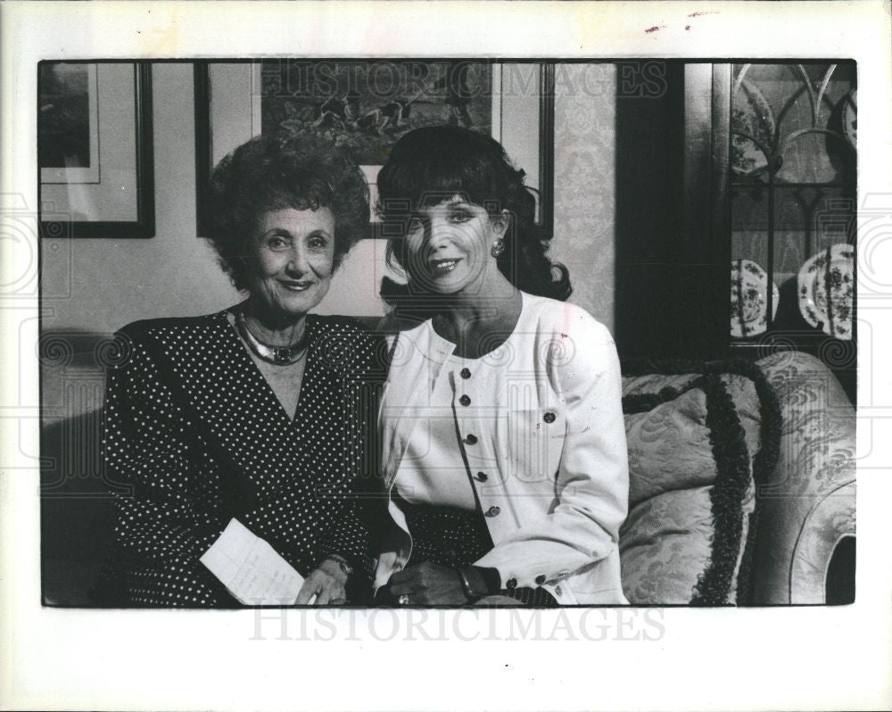 1989 Press Photo Joan Collins English actress author - Historic Images