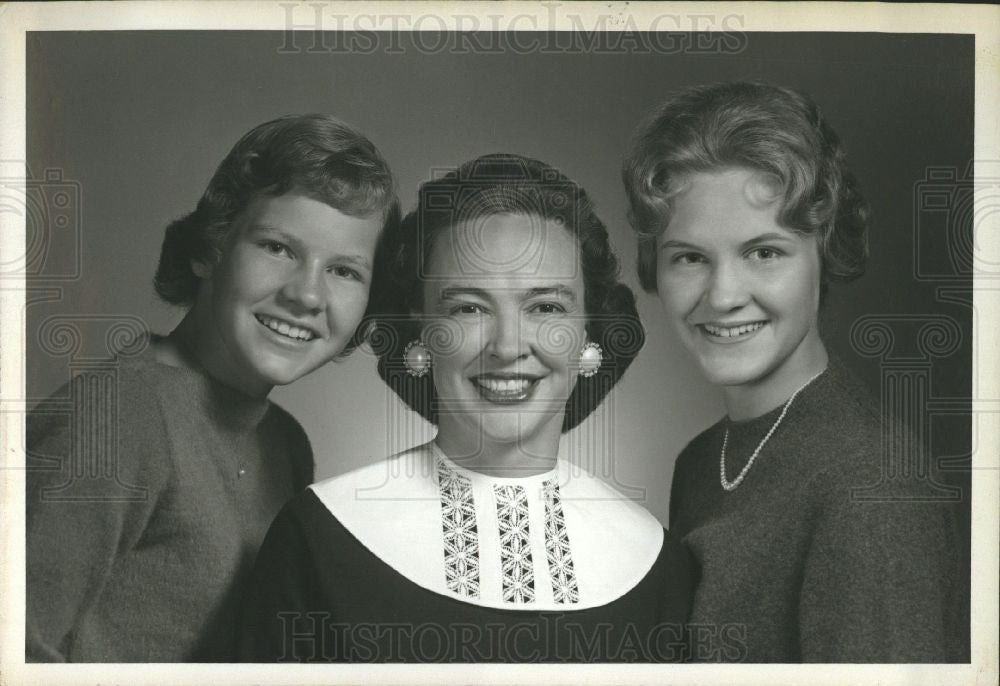 1961 Press Photo Coleman, Mary, Carol, Leslie - Historic Images