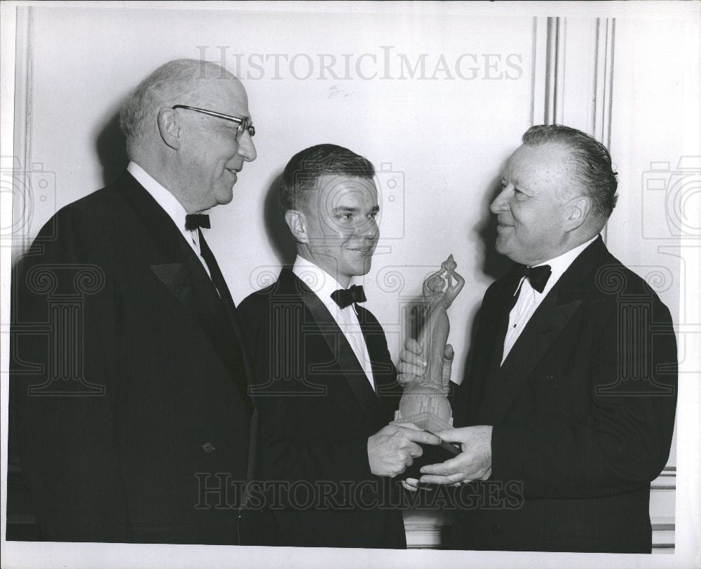 1957 Press Photo Award - Historic Images