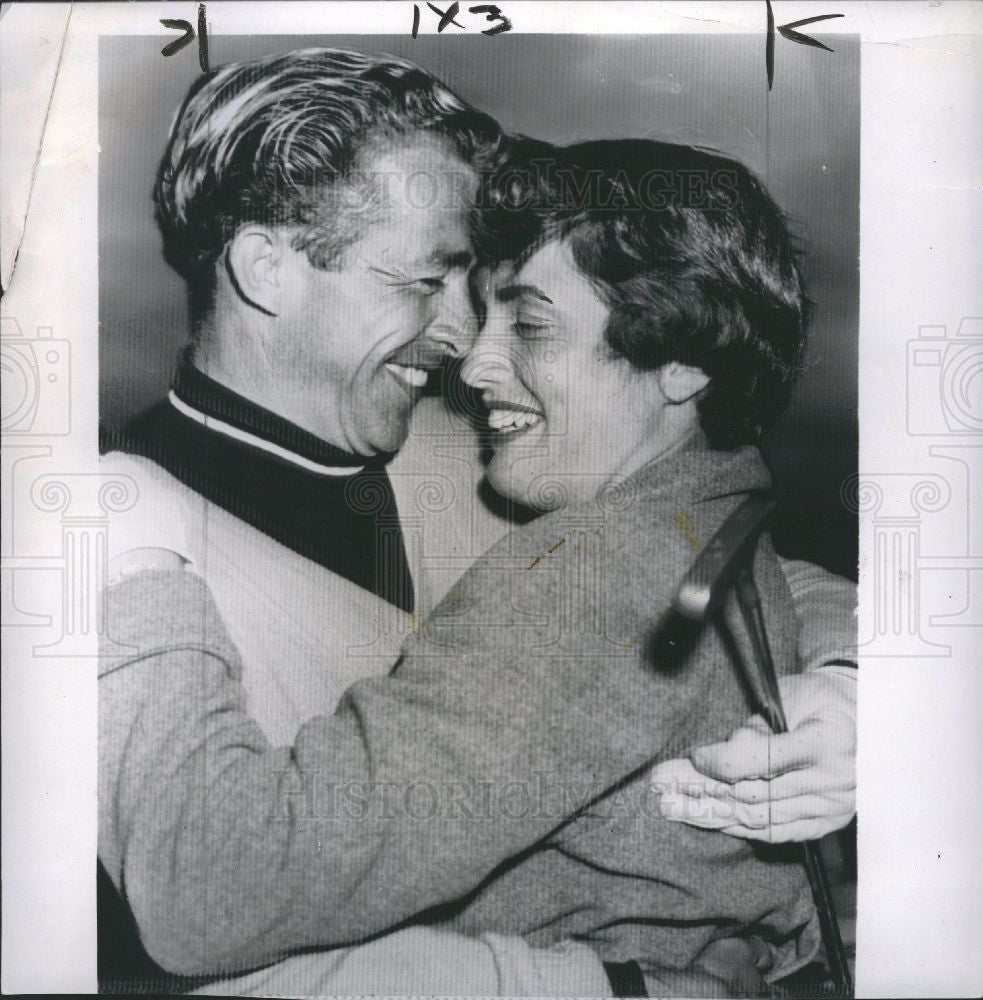 1954 Press Photo Bob Toski rewarded for winning Azalea - Historic Images