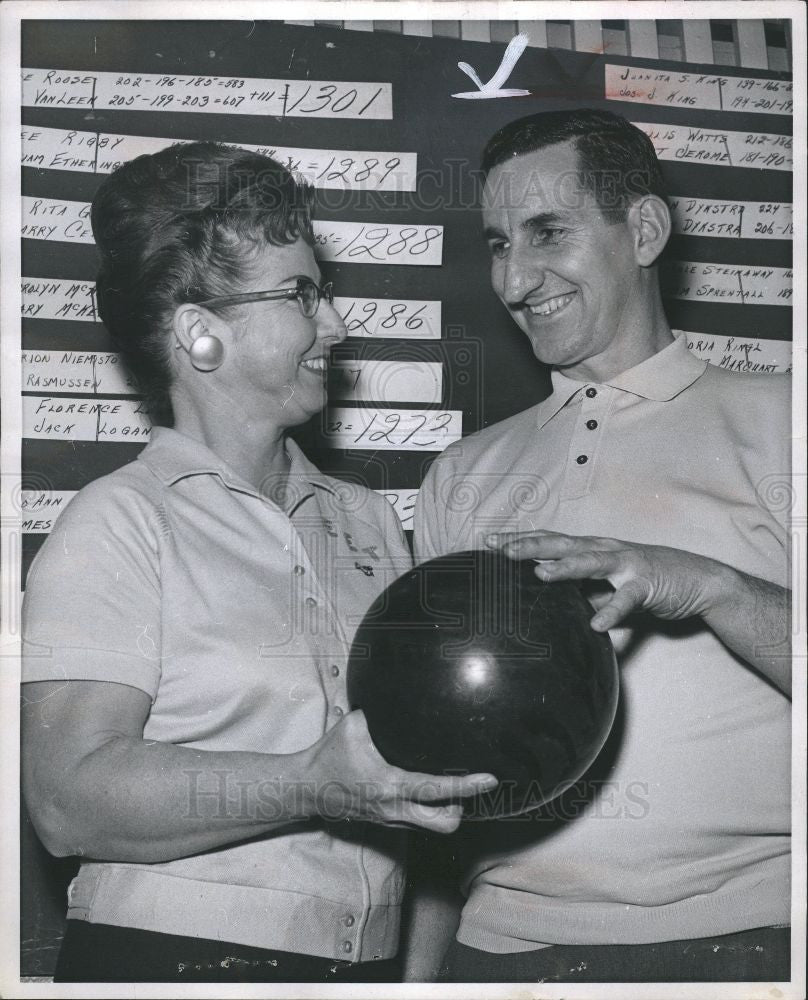 1965 Press Photo Elvira Toepier - FP Pin countdown - Historic Images