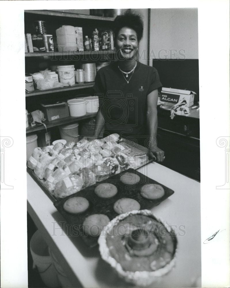 1991 Press Photo Sherry Toney Ann Arbor Baking James - Historic Images