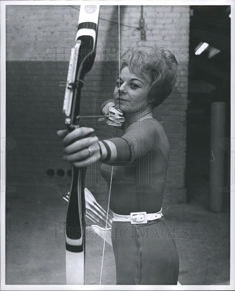 1964 Press Photo ANN CLARK archer - Historic Images