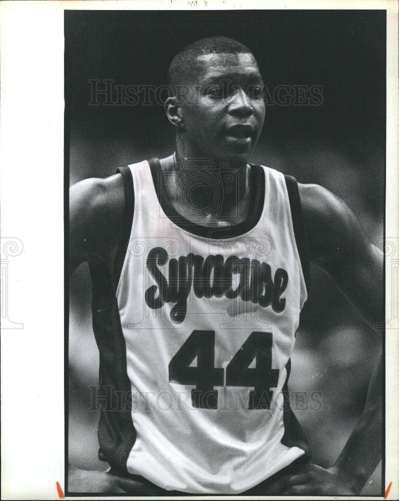 1990 Press Photo Derrick Coleman basketball NBA Detroit - Historic Images
