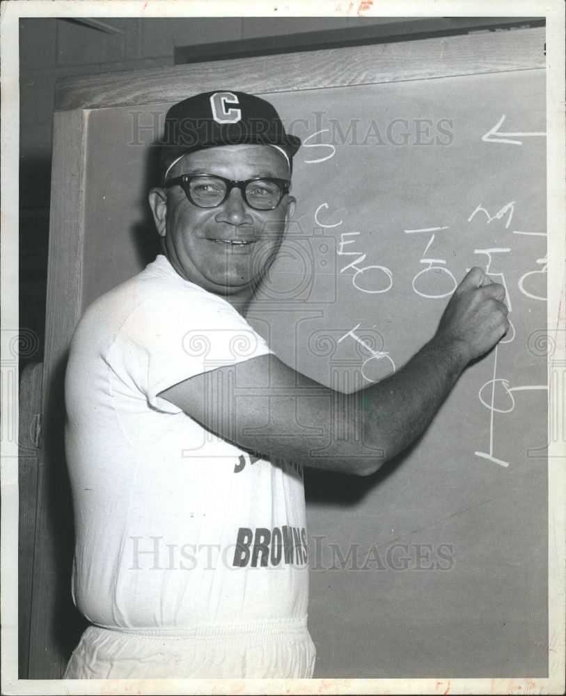 1970 Press Photo Blanton Collier Coach Cleveland Browns - Historic Images