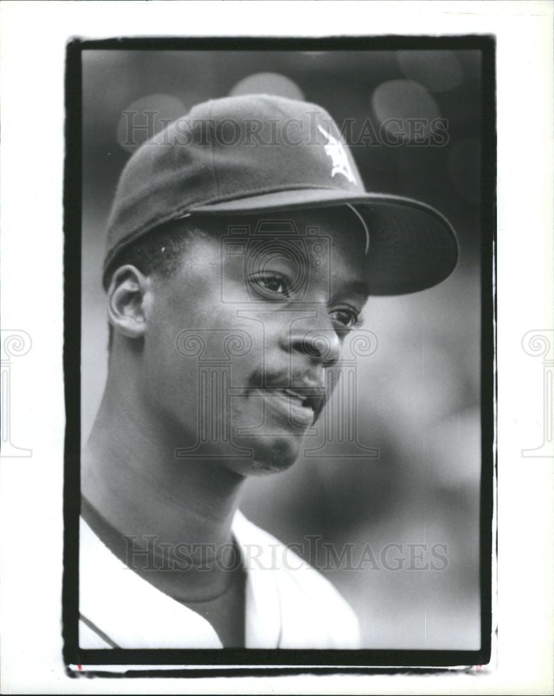 1990 Press Photo Darnell Coles Detroit Tiger outfielder - Historic Images
