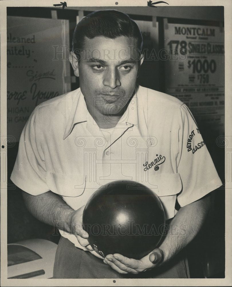 1953 Press Photo Leonard Torrica 300 bowler - Historic Images