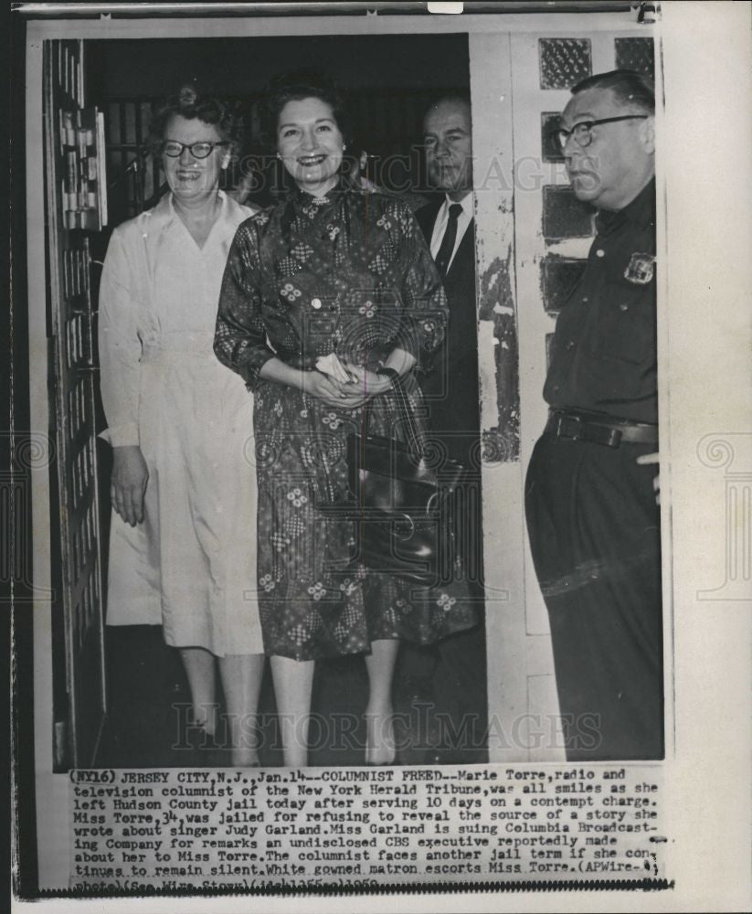 1959 Press Photo Marie Torre Hudson County jail release - Historic Images