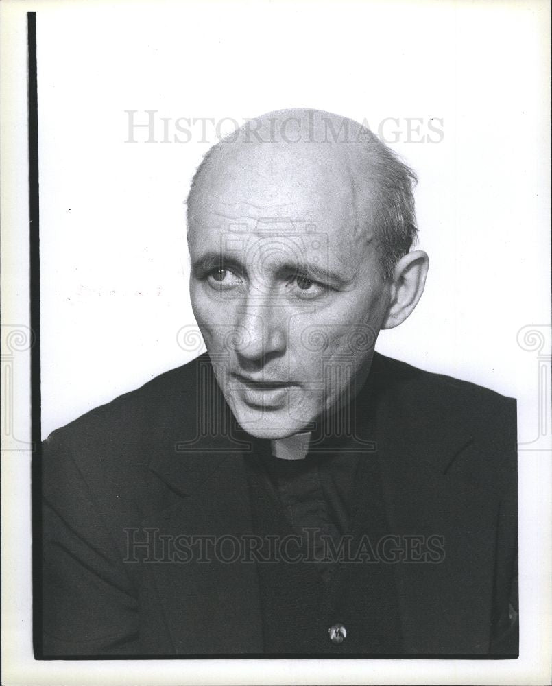 1980 Press Photo Fr. George Torok headshot relief worke - Historic Images