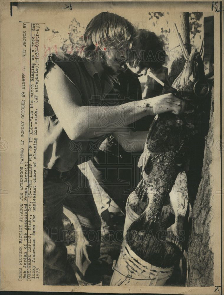 1973 Press Photo Fishing Fisherman Fish Catch Salmon - Historic Images