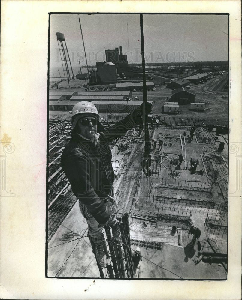 1973 Press Photo Fermi Plant No. 2 construction worker - Historic Images