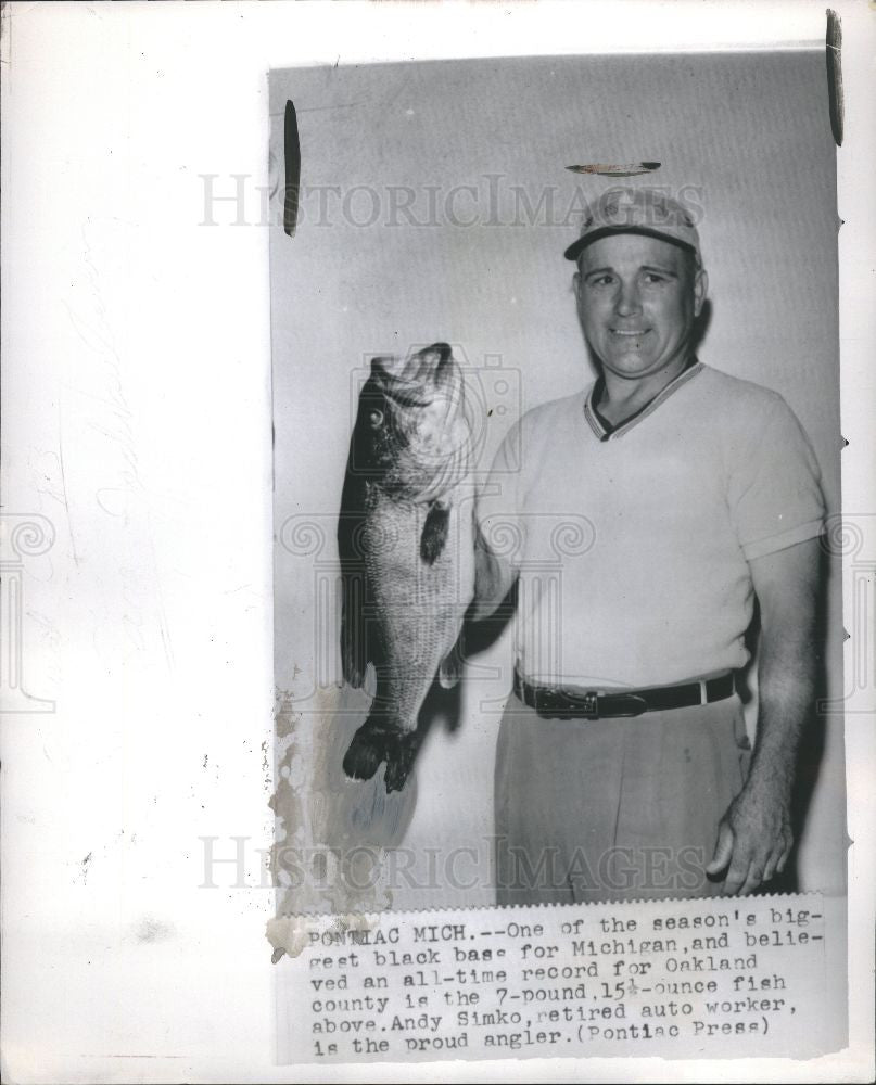 1967 Press Photo Retired Auto Caught Record Bass Mich. - Historic Images