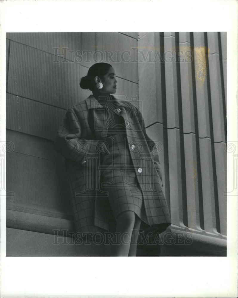 1989 Press Photo Fashion-Women, Bill Blass - Historic Images