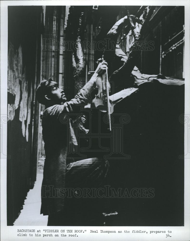 1970 Press Photo Neal Thompson Fiddler on the Roof - Historic Images