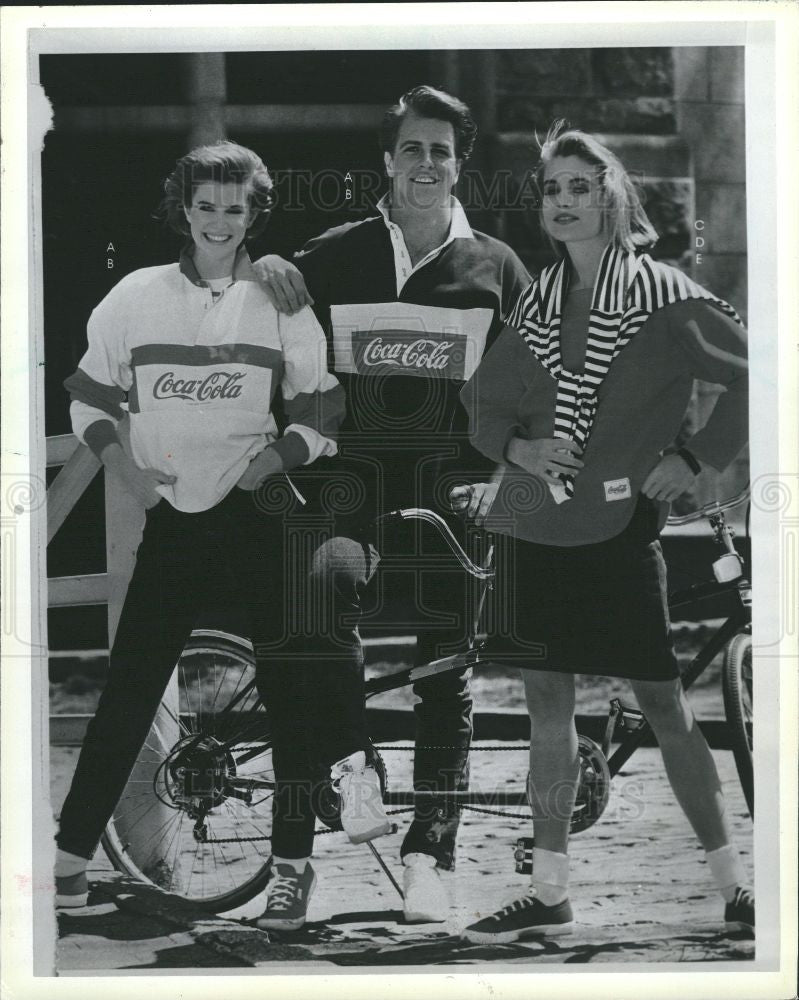 1985 Press Photo Coca-Cola clothes Murjani Internationa - Historic Images
