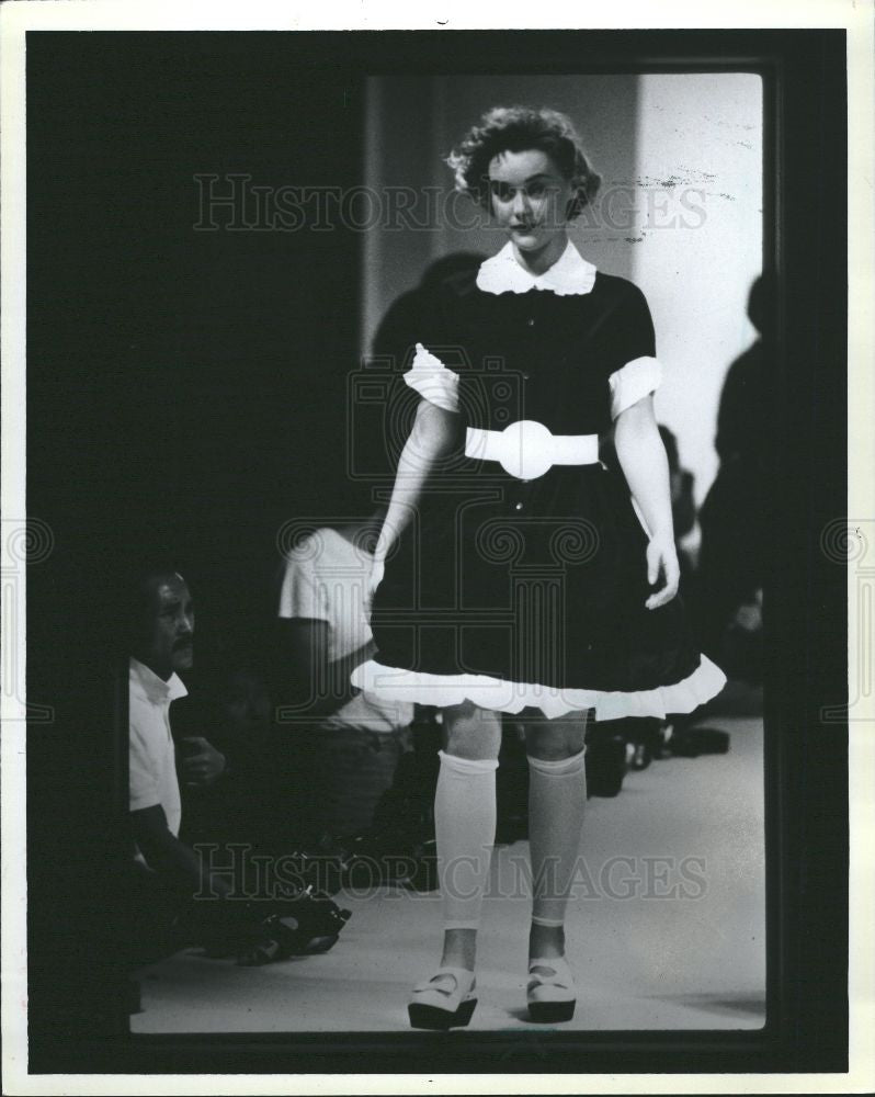 1996 Press Photo Oversize clothing fashion women - Historic Images
