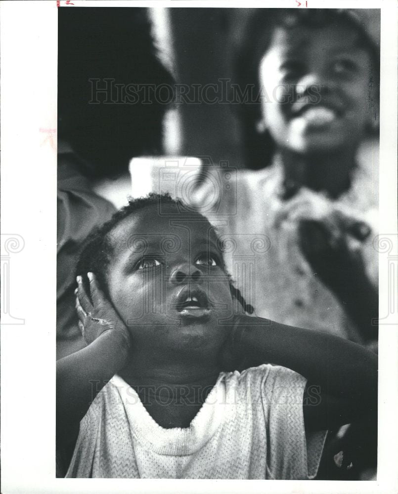 1982 Press Photo Fireworks, Kameelah Sharpley - Historic Images