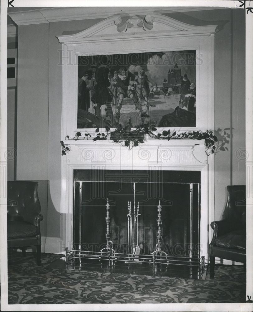 1950 Press Photo Fireplace fire wood heating mantel - Historic Images