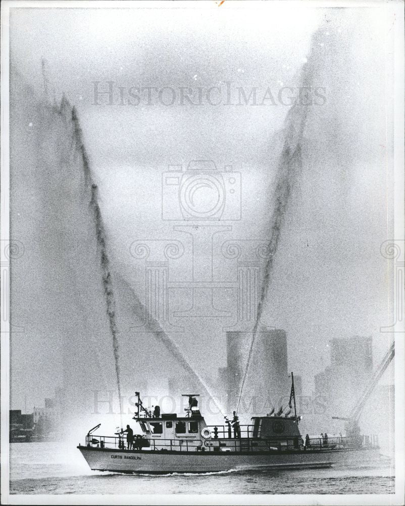 1979 Press Photo Fireboat watercraft pumps nozzles ship - Historic Images