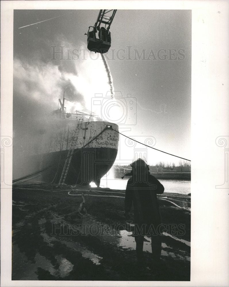 1988 Press Photo Fire-Fort Charably - Historic Images