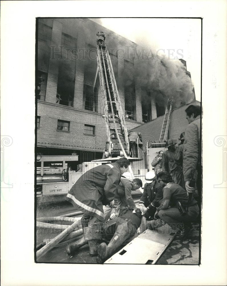 1987 Press Photo Chief John Brycz, firefighting injury - Historic Images