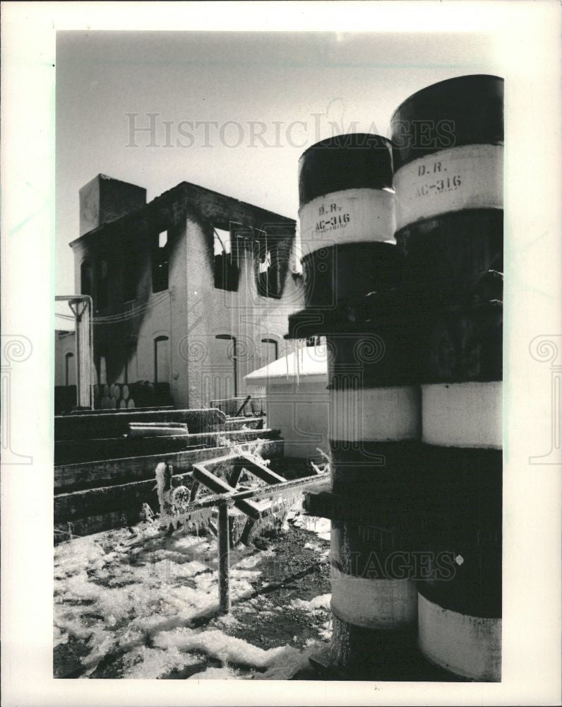 1987 Press Photo MacDonald White Paint Windsor Fire - Historic Images